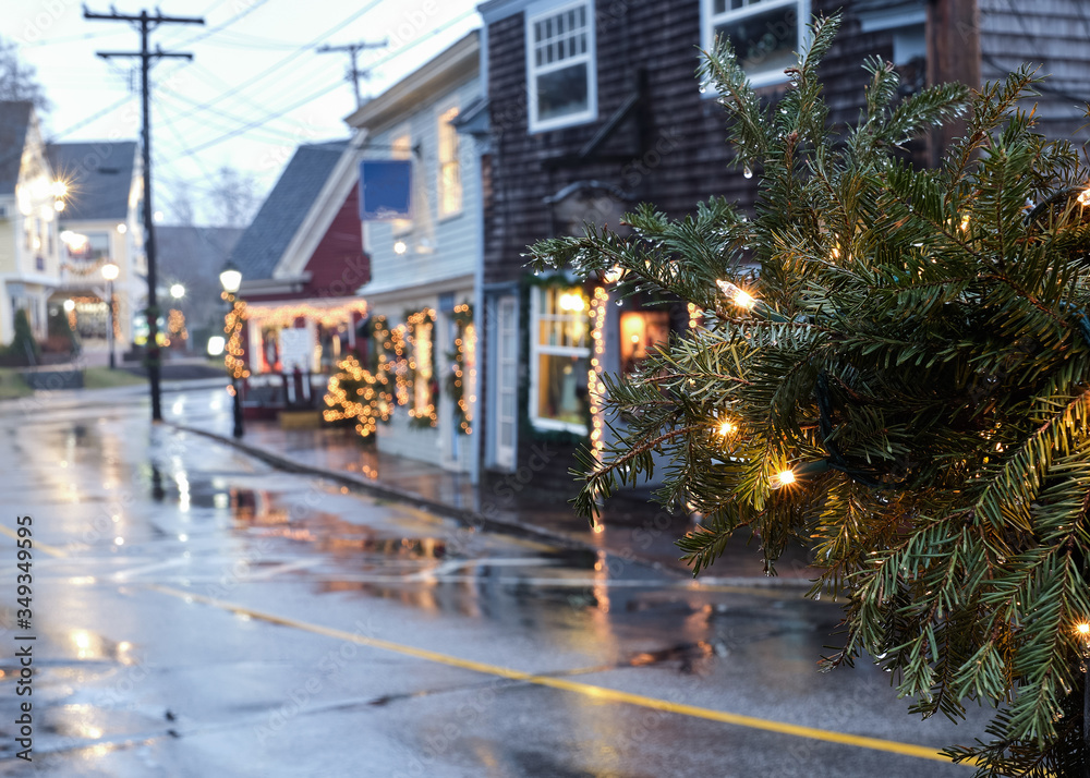 Obraz premium downtown Kennebunkport Maine shops decorated for the holidays
