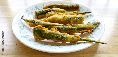 vegetarian green chili pakoda 001_by Vijay Parekh