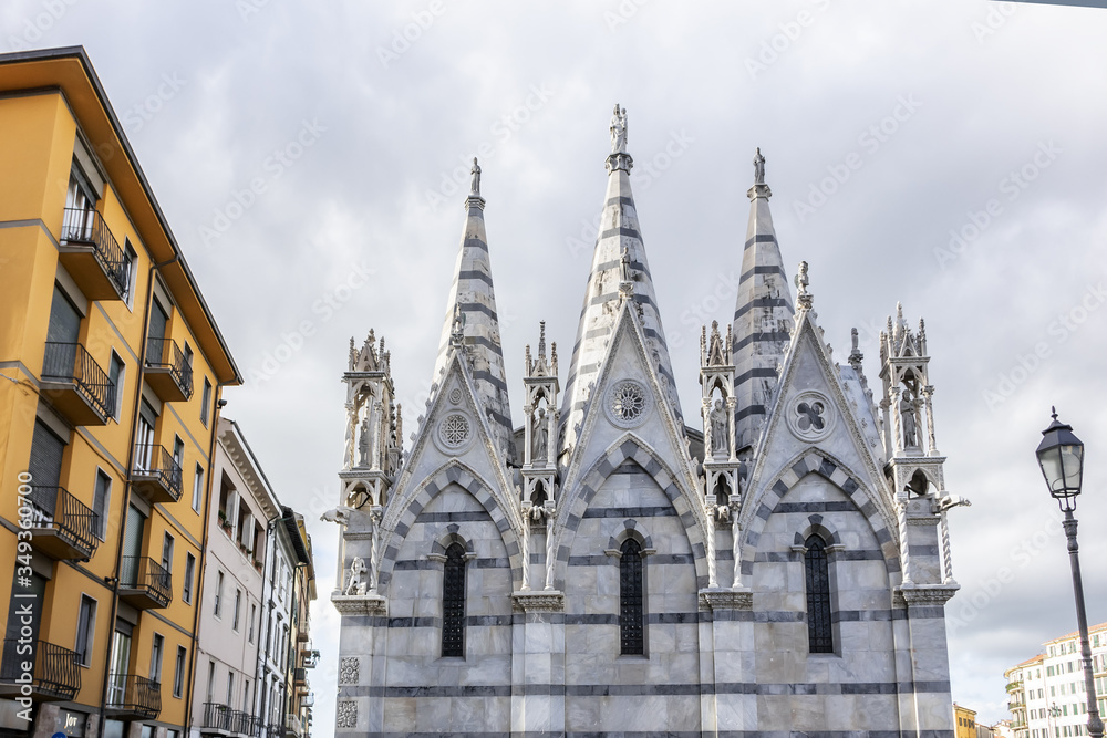 Fototapeta premium Architectural Details of Santa Maria della Spina (or Santa Maria di Pontenovo) in the Pisan Gothic style. Church Santa Maria della Spina erected around 1230 on the Arno embankment in Pisa, Italy.