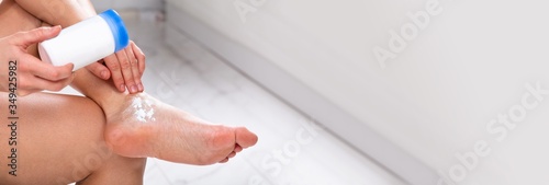 Obraz na płótnie Woman Applying Powder On Her Feet