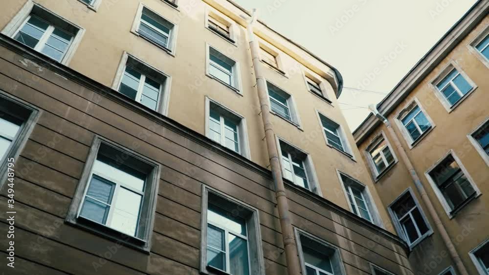 The first perspective, the point of view of the person, who stands inside the courtyard-well, looks up and rotates. Famous St. Petersburg square courtyards. The first perspective, the point of view of the person, who stands inside the courtyard-well, looks up and rotates. Famous St. Petersburg square courtyards.