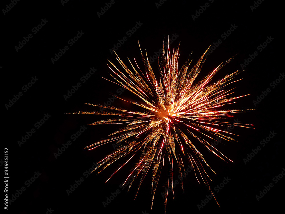 Start ins neue Jahr mit einem Feuerwerk Start ins neue Jahr mit einem Feuerwerk
