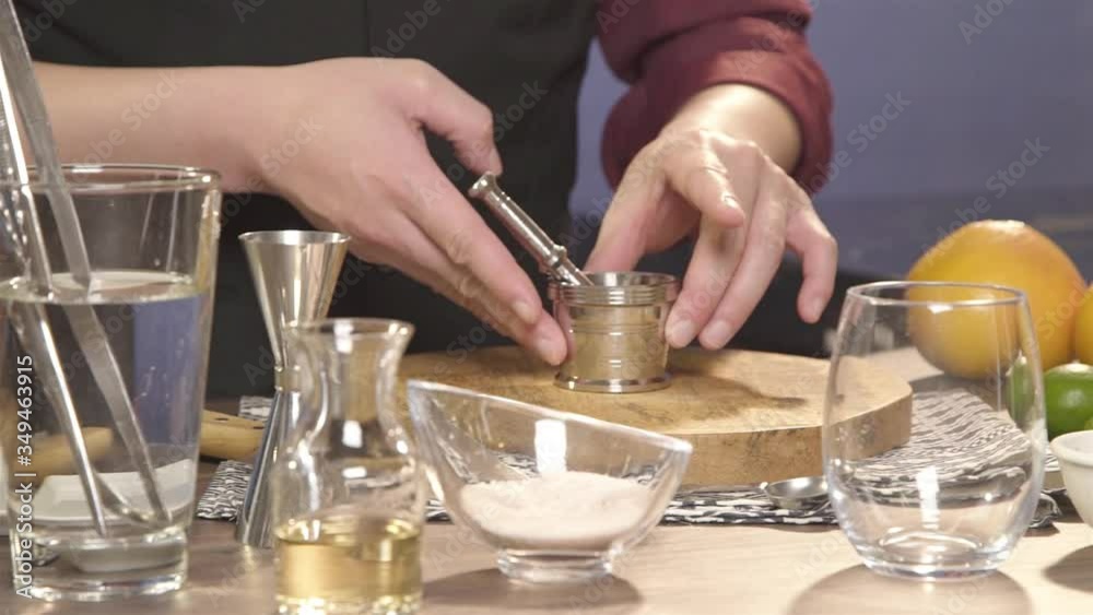 putting the jar with muddler on the chopping board - panning putting the jar with muddler on the chopping board - panning
