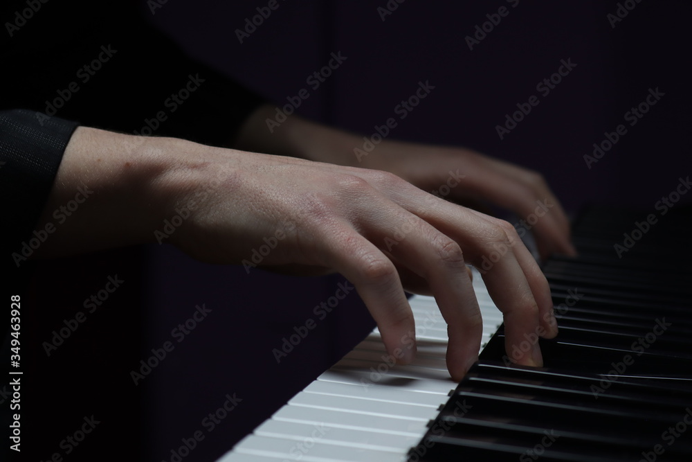 Fototapeta premium Male pianist