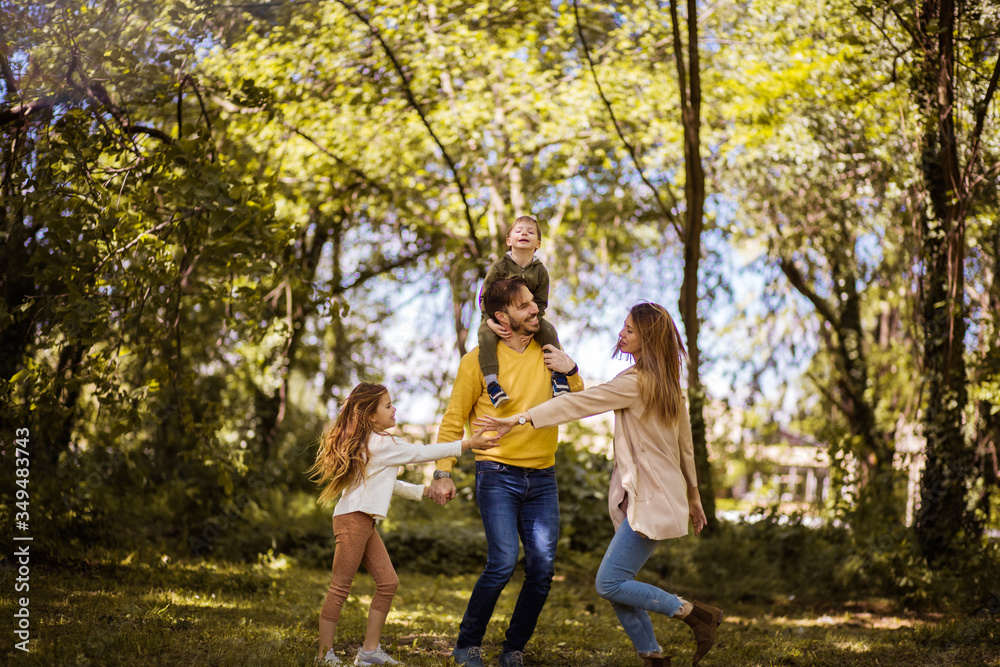 Fototapeta premium Love makes a family.