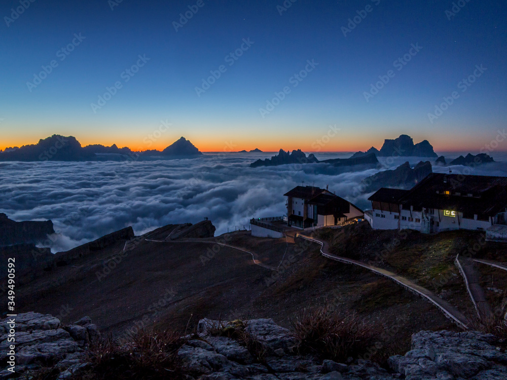 Εκτύπωση καμβά Mountain Refuge Lagazuoi in dolomites with sea of clouds at dawn
