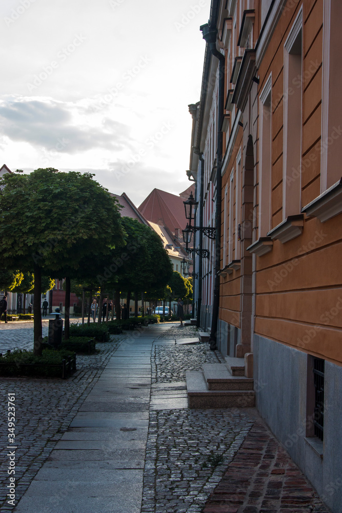Obraz premium street, city, old, house, architecture, town, building, houses, europe, road, buildings, brick, alley, narrow, travel, village, history, landmark, urban,wroclaw,poland