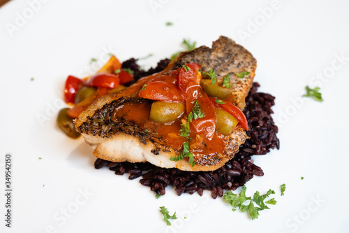 Foto Fried seabass in mediterranean sauce