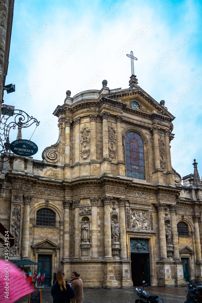 Fototapeta premium Eglise Notre Dame church in Bordeaux, France