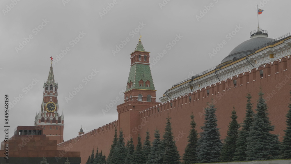 Fototapeta premium Kremlin Moscow Dome of Senate building Russian Flag tower