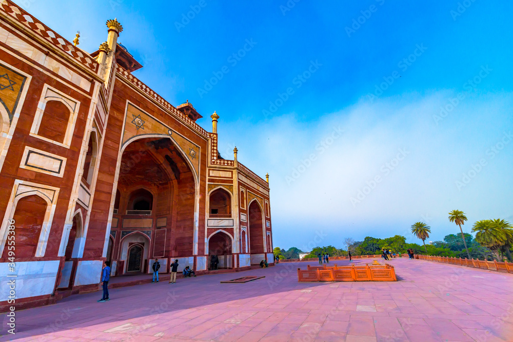 Panoramic views of the first garden-tomb on the Indian subcontinent. The Tomb is an excellent example of Persian architecture. Located in the Nizamuddin East area of Delhi, India.