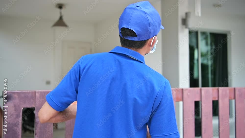 The delivery service will bring packages from the grocery store home to the customer The delivery service will bring packages from the grocery store home to the customer