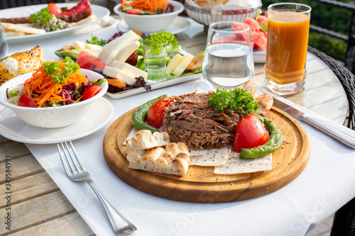 a plate of delicious tandoori kebab food 