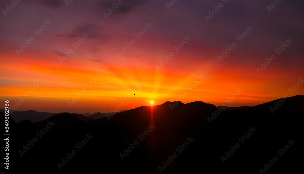 Obraz premium Colorful Sunrise Over Colorado Rocky Mountains