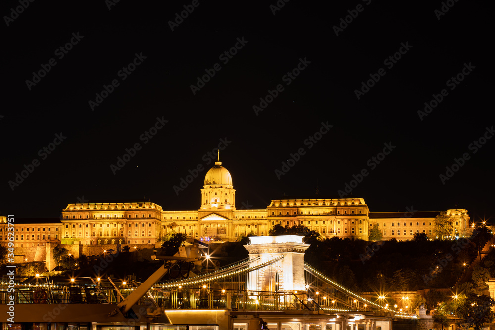 Fototapeta premium Budapest by night. Buda Castle and Szechenyi Chain Bridge.