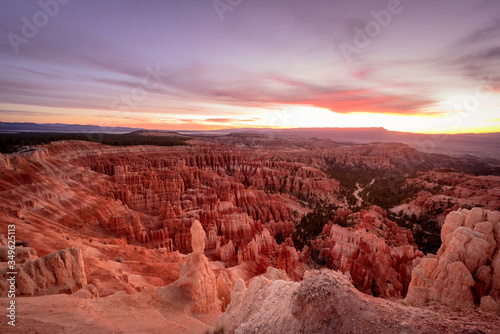 Sunrise over the amphitheater in Bryce canyon