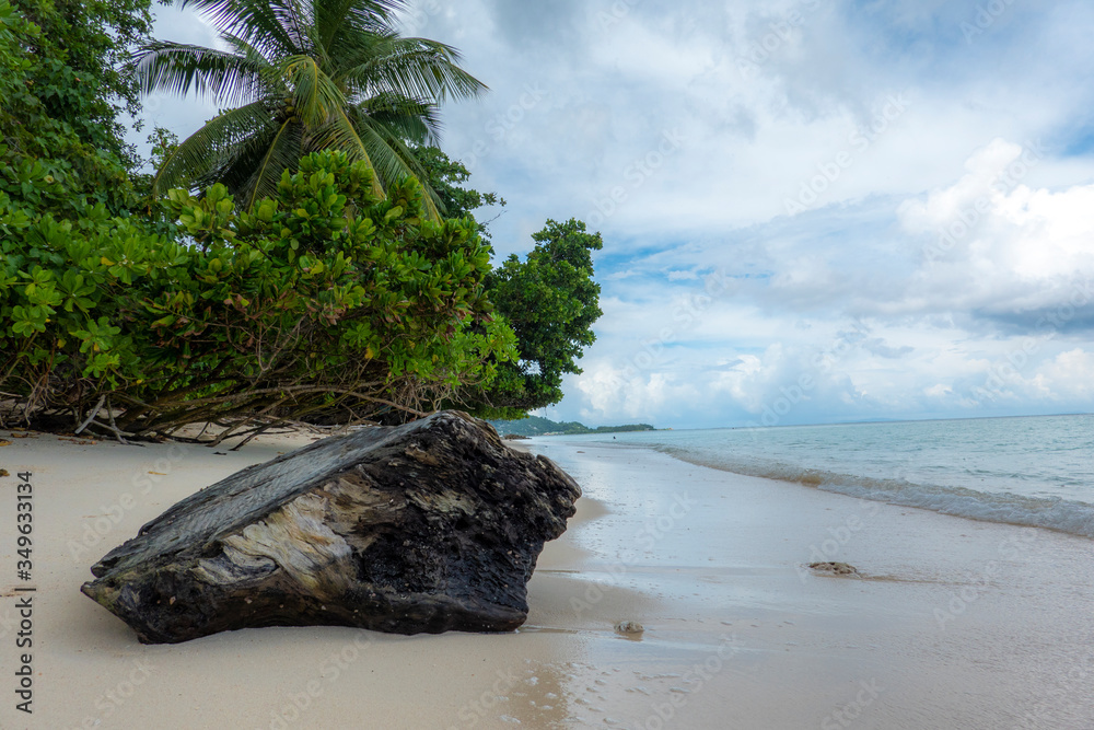 Seychelles is an archipelagic island country in the Indian Ocean. A