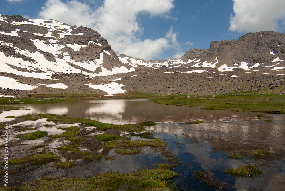 Laguna Hondera en la Cañada de Siete Lagunas, en el Parque Nacional de Sierra Nevada.