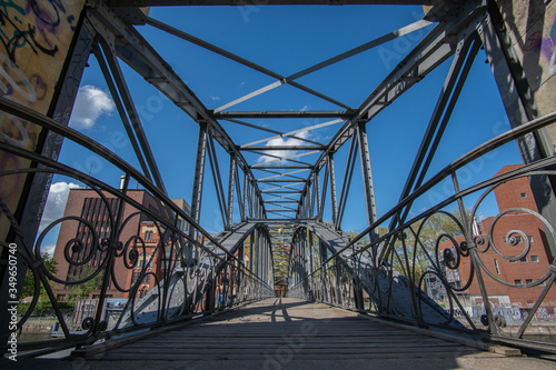 Fototapeta Naklejka Na Ścianę i Meble -  Siemenssteg - beautiful old bridge at berlin spree
