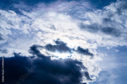 Fototapeta Naklejka Na Ścianę i Meble -  Bright contrasting blue sky with white fluffy clouds