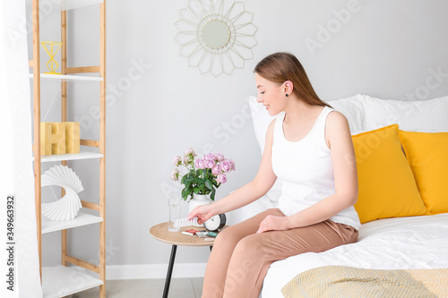 Young woman taking birth co...