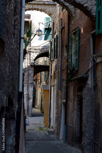 Fototapeta Naklejka Na Ścianę i Meble -  very narrow street in typical Ligurian village 