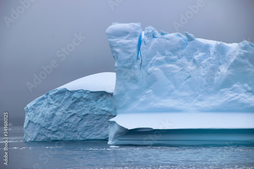 Antarktis Reise - Eisberge auf See - Drygalski Fjord