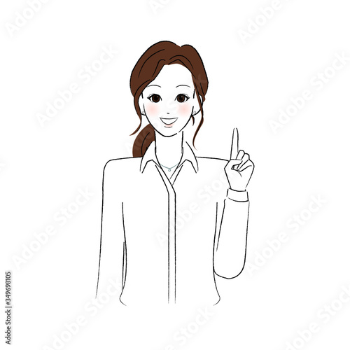 笑顔で指をさすシャツを着た女性