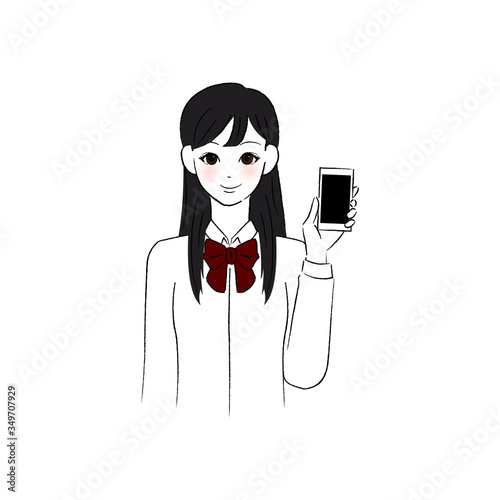 笑顔でスマホを見せる女子学生