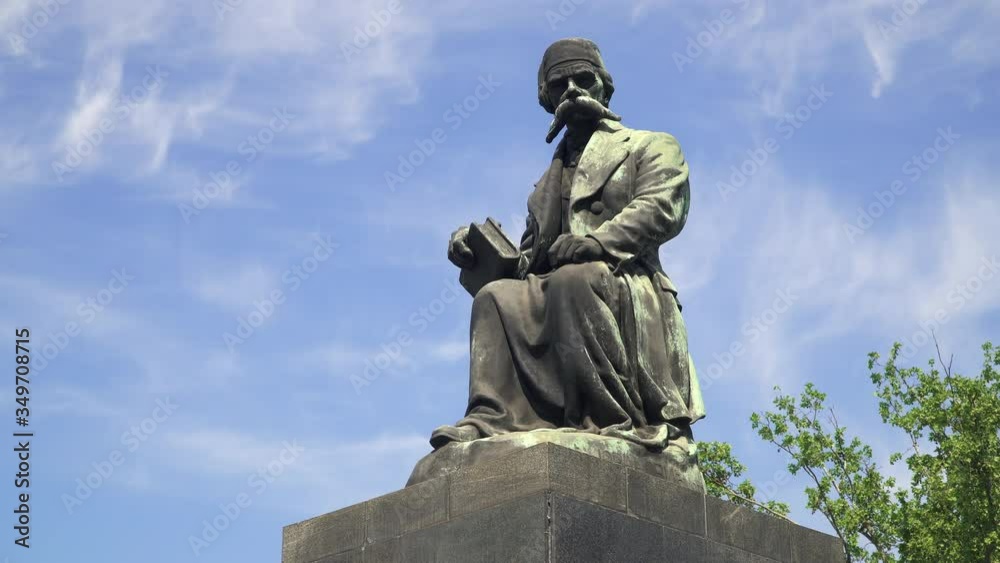Statue of Vuk Karadzic, the major reformer of the Serbian language, Belgrade, Serbia Statue of Vuk Karadzic, the major reformer of the Serbian language, Belgrade, Serbia