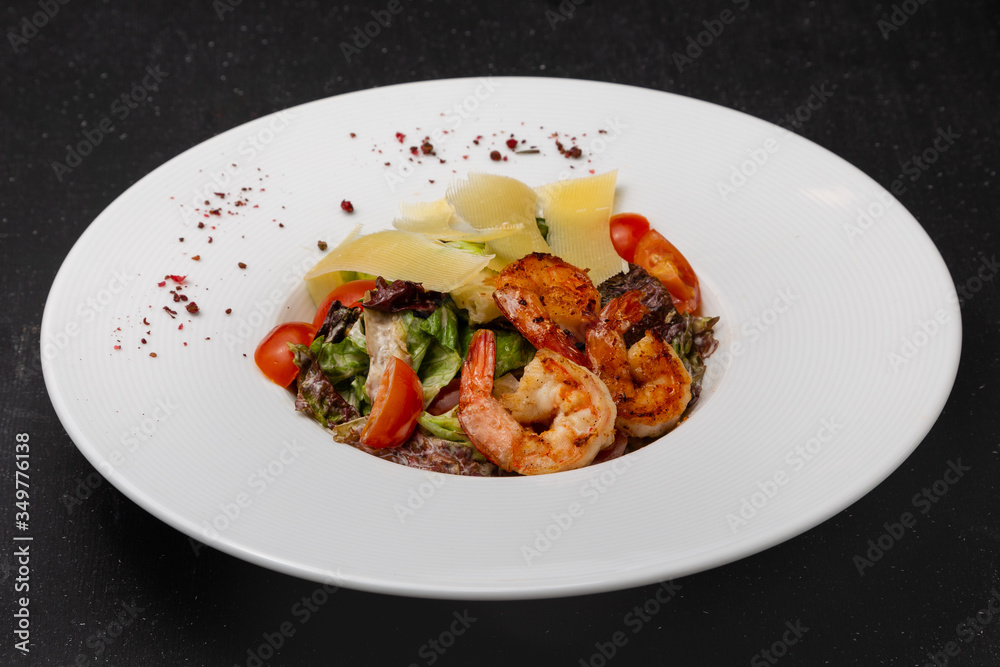 Fototapeta premium Vegetable and meat salad, classic salad for lunch in a restaurant