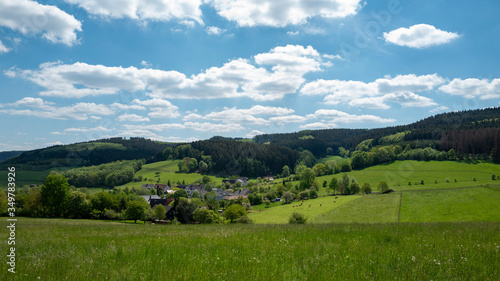 Idyllische kleine Ortschaft im Sauerland