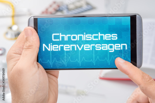 Smartphone mit dem Text Chronisches Nierenversagen auf dem Display