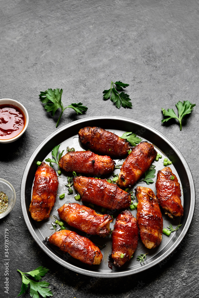 Bacon wrapped grilled chicken wings Bacon wrapped grilled chicken wings