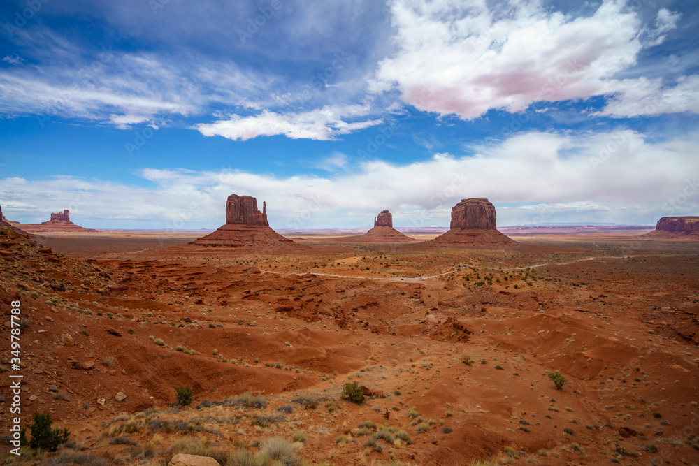 Naklejka premium the scenic drive in the monument valley, usa