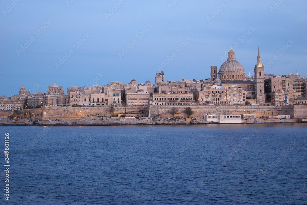 Fototapeta premium la Valette au crépuscule (2)