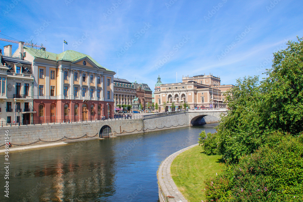 Naklejka premium center of the Scandinavian capital of Stockholm with smooth bay water, promenade, yachts and houses. Scandinavian architecture of cities.