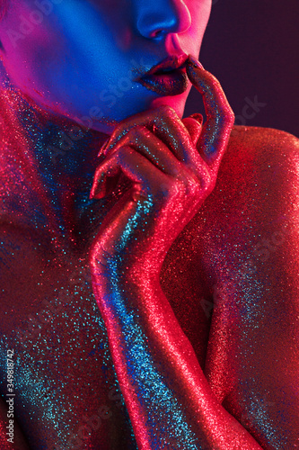 Samolepka sexy girl gold-plated glittering posing in neon light