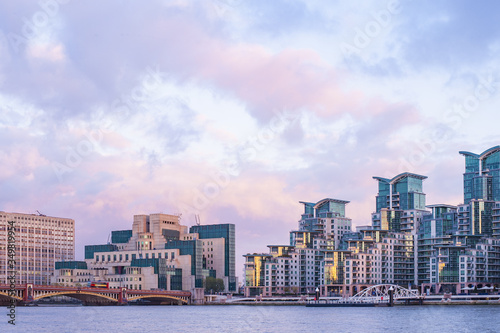 Obraz na płótnie Stunning view of the St George Wharf area illuminated by a beautiful sunset. St George Wharf is a riverside development in Vauxhall, Lambeth, London, England. w salonie