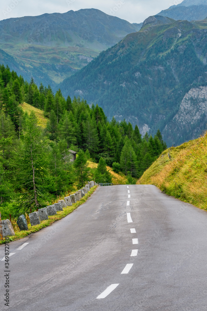 Fototapeta premium Scenic road fragment of Grossglockner alpine pass