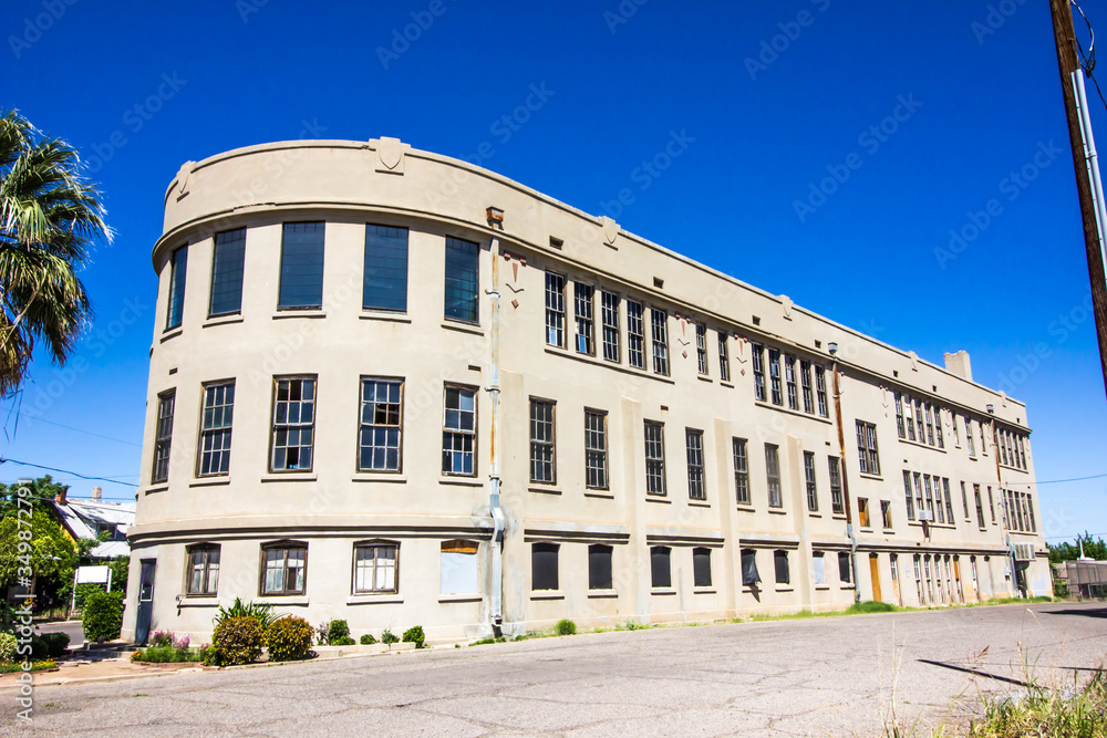 Fototapeta premium Retro Three Story Building With Rounded Front