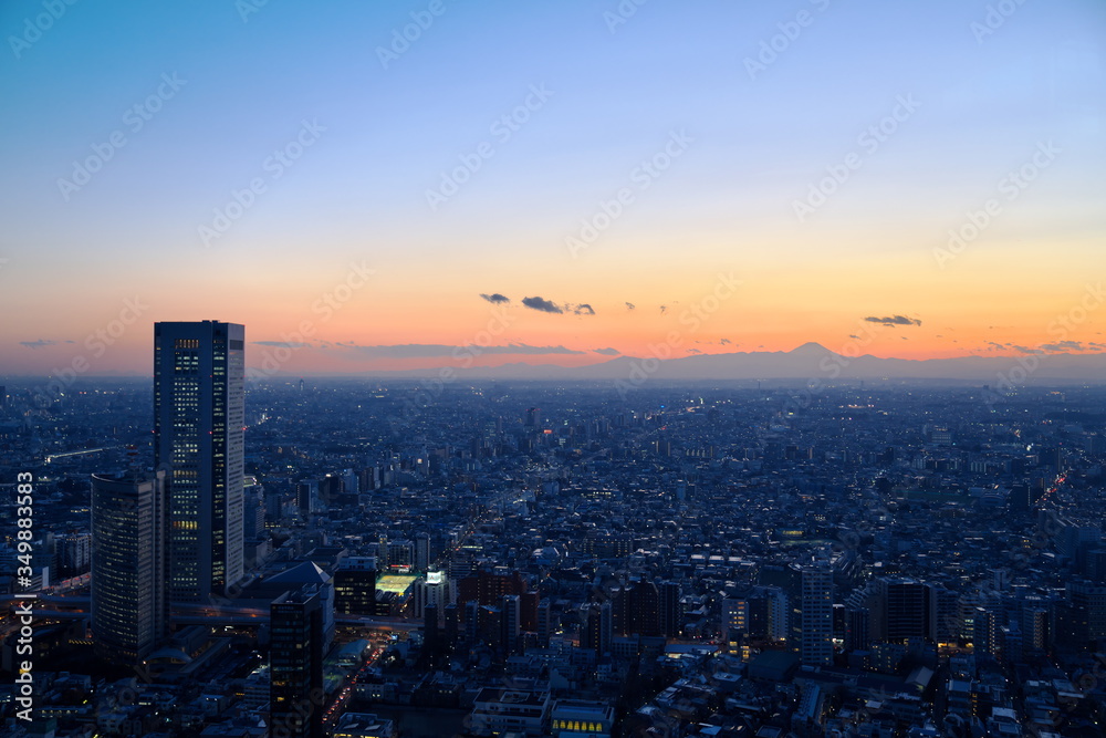 新宿の夕日