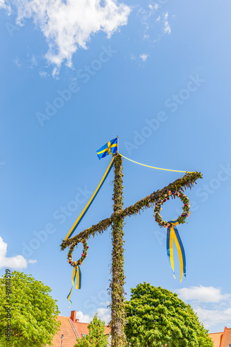 Mittsommerbaum in Schweden