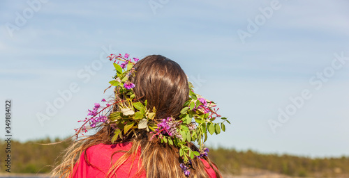 Blumenkranz zu Mittsommer in Schweden