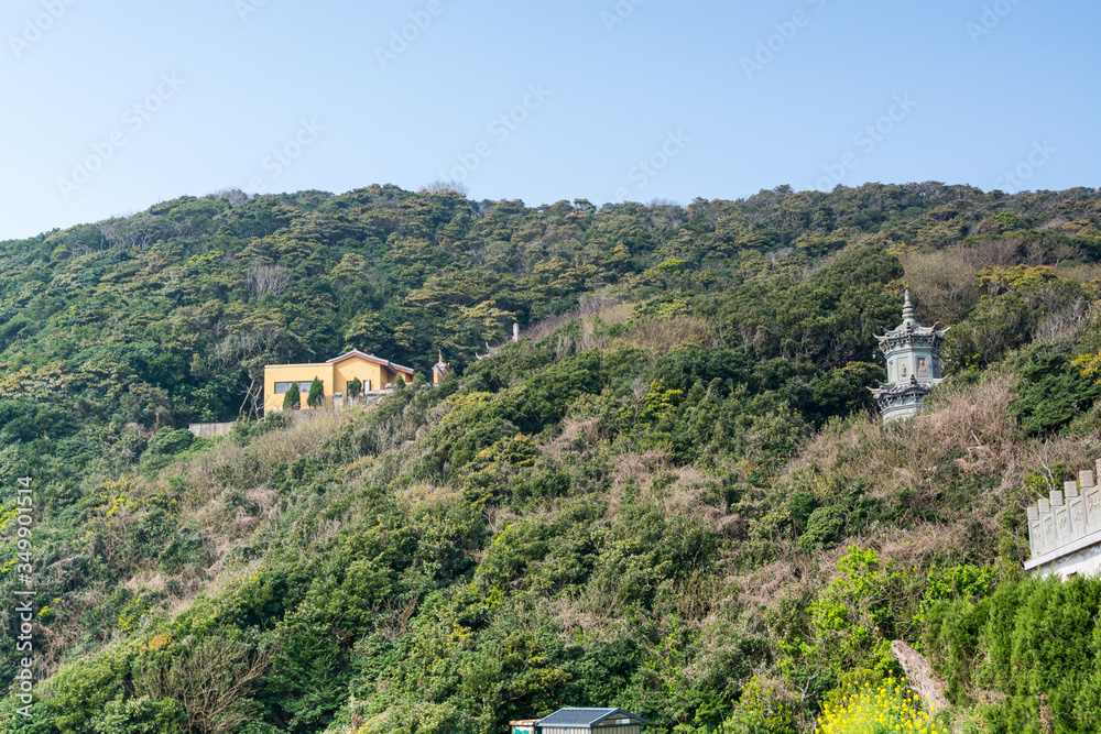 Fototapeta premium Building of Chinese buddhist temple in Mount Luojia, which lies in the Lotus Sea to the southeast of Putuo Mountain, Zhoushan, Zhejiang, the place where Bodhisattva Guanyin practiced Buddhism