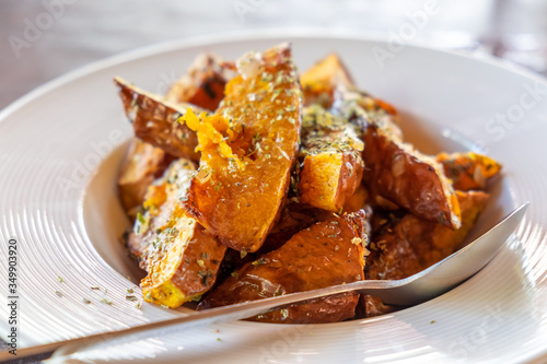 Fried potato wedges with herbs