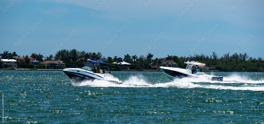 Obraz premium Boats Cruising At Sanibel Beach, Florida