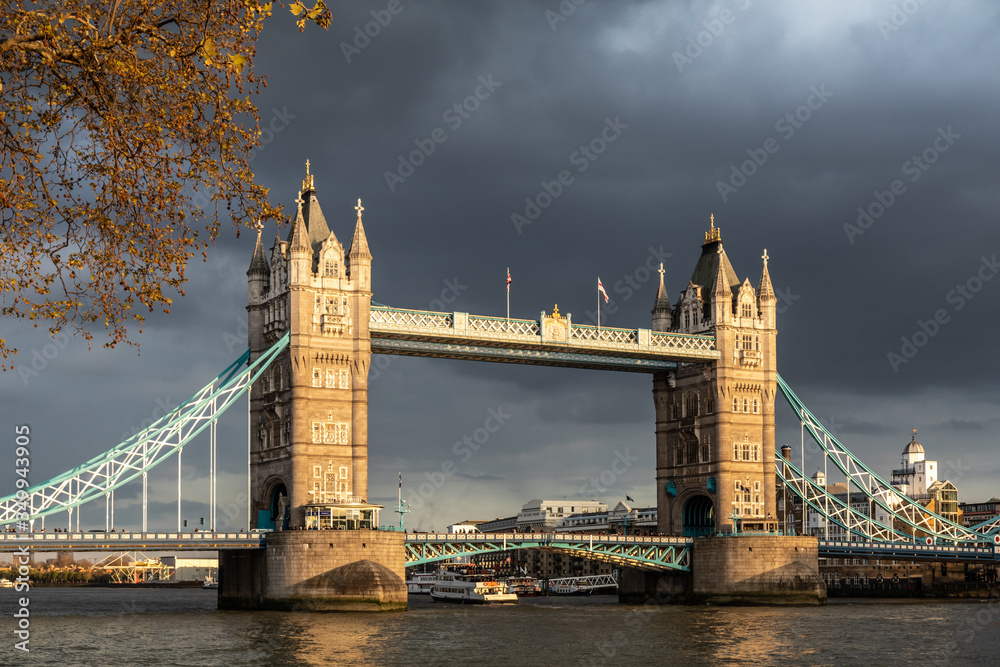 Obraz premium Tower Bridge in London