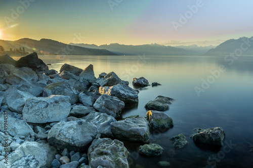 Magnifique couleur au levée de soleil sur le Lac Léman à Lausanne, Suisse