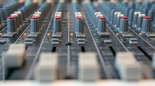 audio mixing console